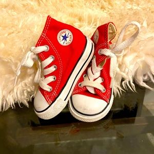 Red toddler All Star Converse size 4